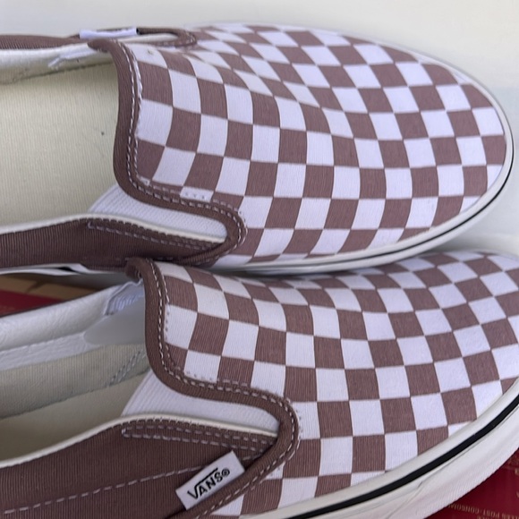 Vans Men’s Classic Slip-On
Color Theory Checkerboard
VN000BVZC9|
Sneakers - Picture 15 of 16